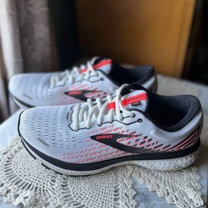 Brooks Ghost13 Women’s 9 White/Orange/Black